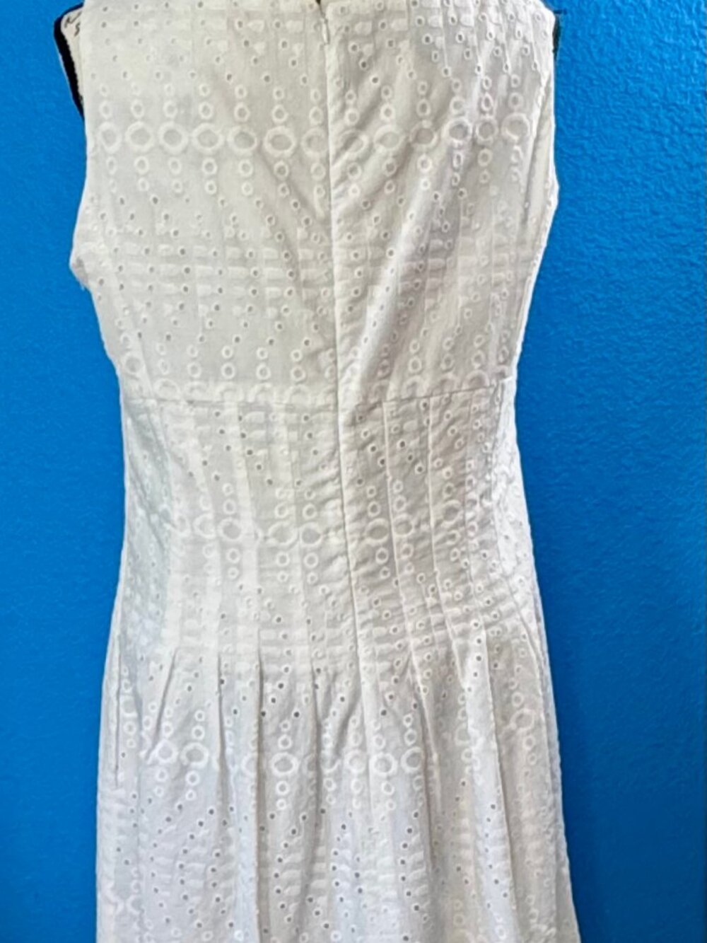 Jones Wear White Eyelet Sleeveless V-Neck Dress Size 14 - Picture 3 of 10